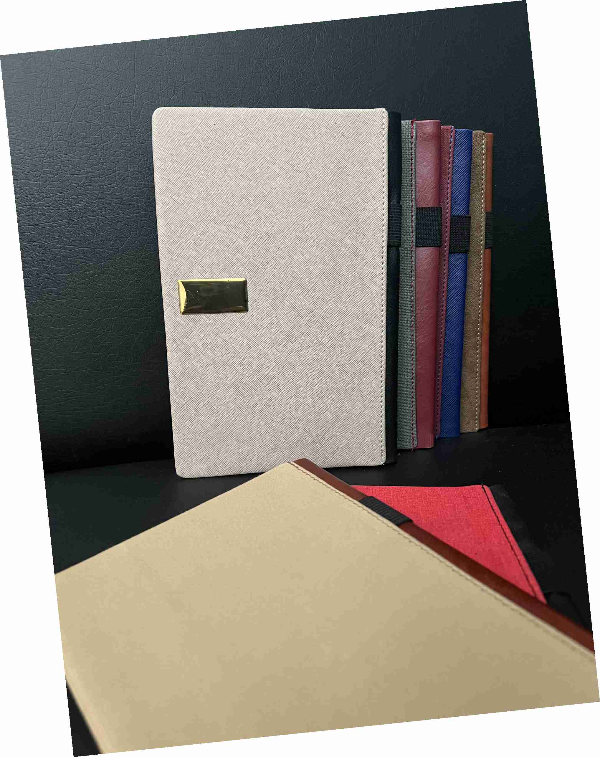 سالنامه آویور